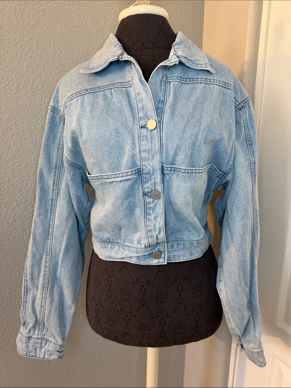 Blank NYC Light Blue Denim Jacket Size Medium - Picture 3 of 9